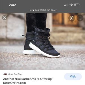 Nike women’s Roshe one boot sneaker